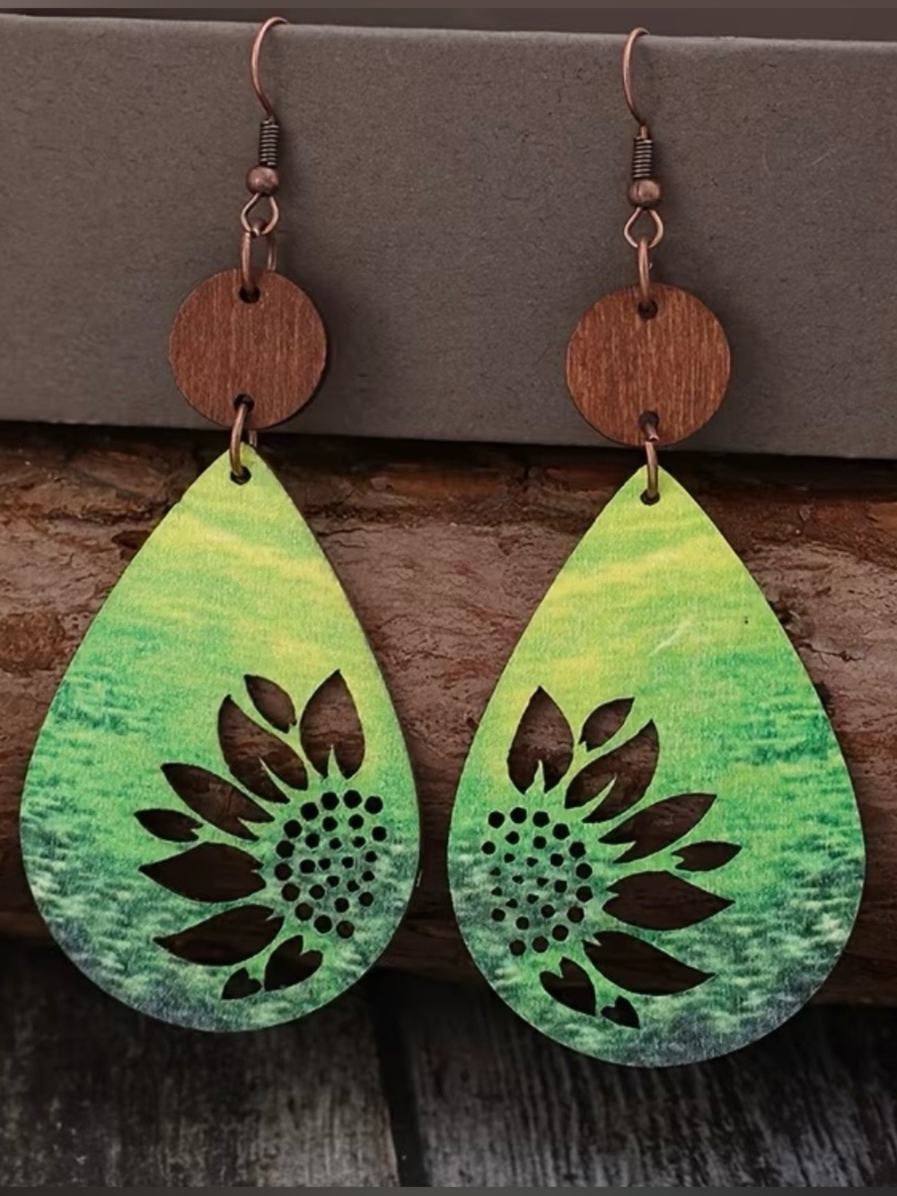 🌺 New! Green Wooden Gradient Cut-Out Sunflower Flower Teardrop Wood Earrings